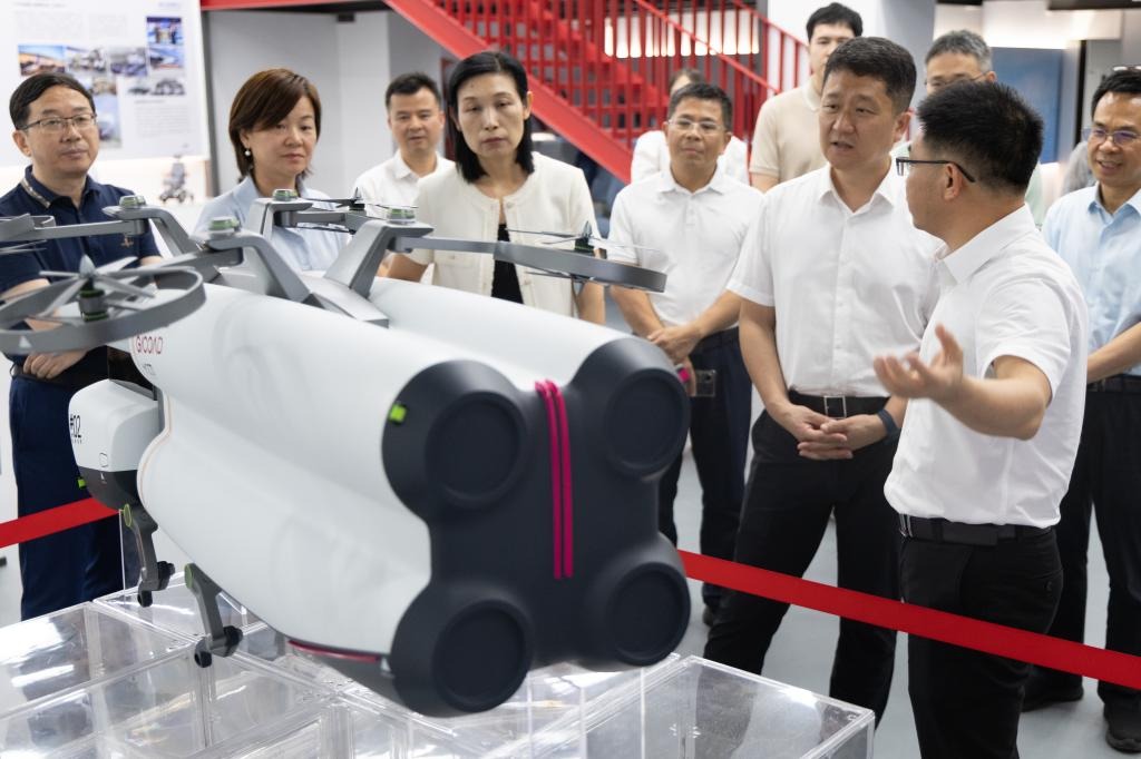 白建刚书记到艺术与设计学院调研指导工作