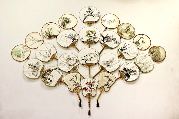 寄情团扇翰墨 共庆建党华诞 ——庆祝建党95周年团扇绘画主题活动